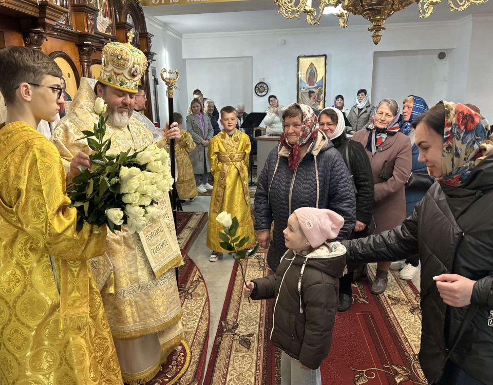 Рівне. Єпископ Гавриїл звершив Божественну літургію у 3-тю неділю після Пасхи, свв. жінок-мироносиць