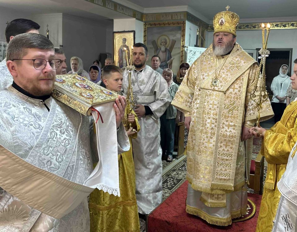 Рівне. Єпископ Гавриїл звершив Божественну літургію у 6-ту неділю після Пасхи, про сліпого