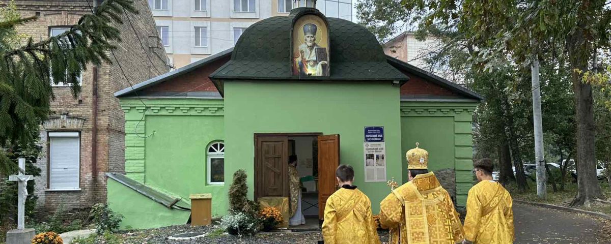 Рівне. Єпископ Гавриїл звершив Літургію в Єпархіальному Свято-Миколаївському храмі (у річницю відновлення богослужінь)
