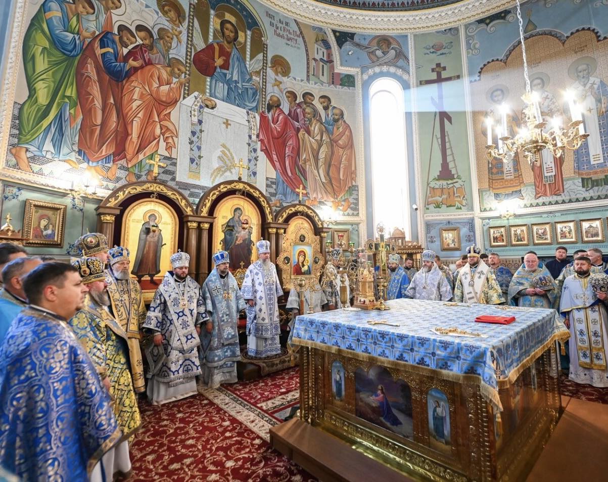 Рівне. Єпископ Гавриїл співслужив Предстоятелю ПЦУ в 25-ті роковини освячення Покровського кафедрального собору Рівненської єпархії