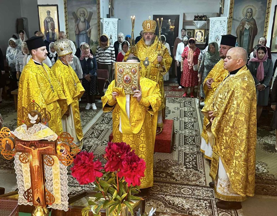 Рівне. Керуючий єпархією звершив Божественну літургію в 1-шу неділю після Пʼятдесятниці, всіх святих