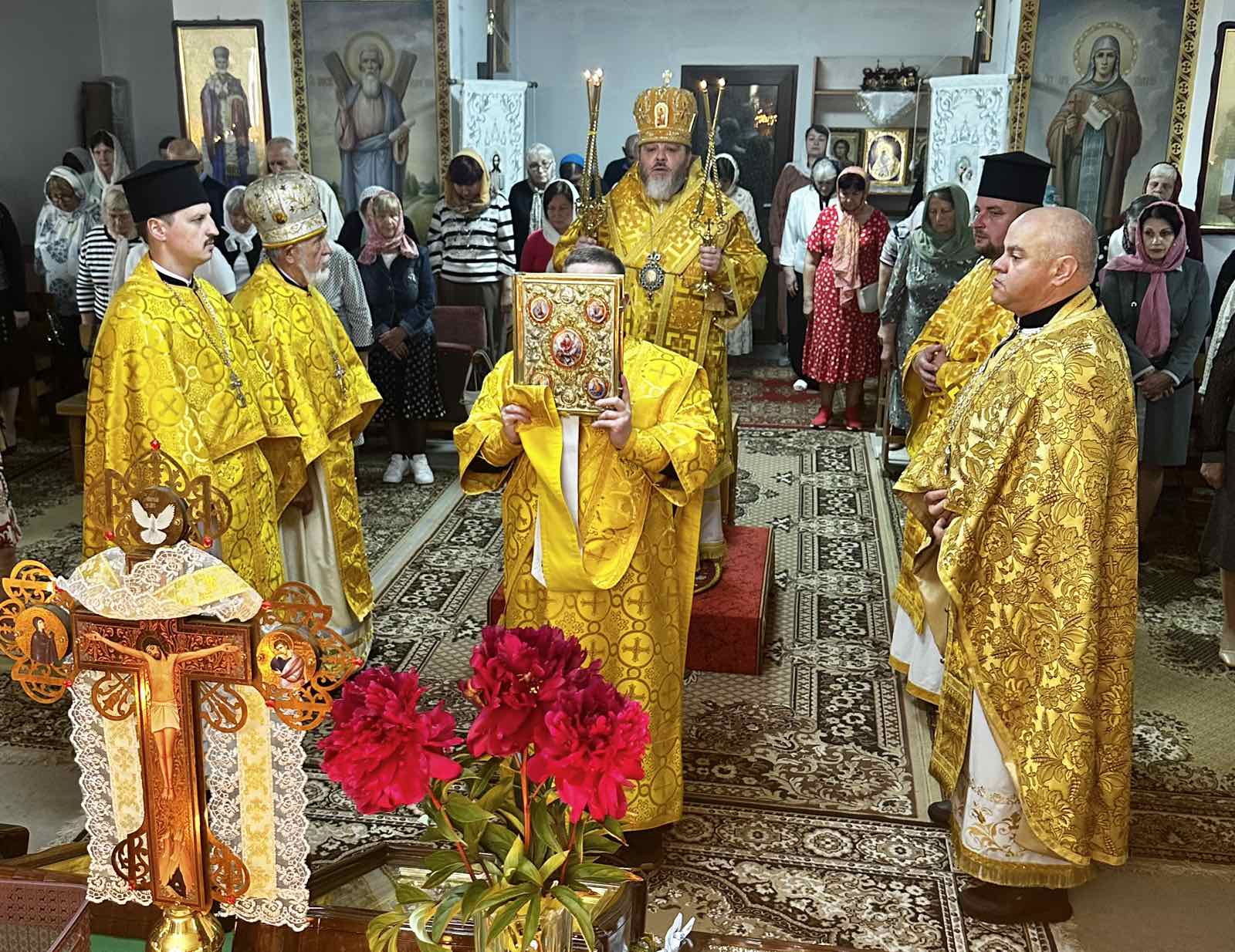 Рівне. Керуючий єпархією звершив Божественну літургію в 1-шу неділю після Пʼятдесятниці, всіх святих