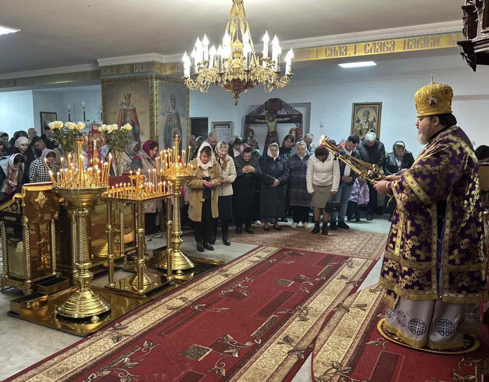 Рівне. Керуючий єпархією очолив Божественну літургію у 5-ту неділю Великого посту