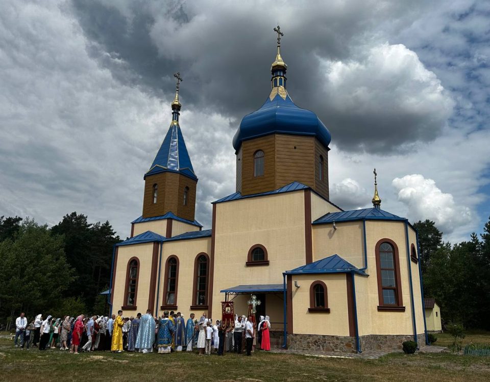 Сарни. Архіпастир очолив храмове святкування на парафії на честь Почаївської ікони Пресвятої Богородиці