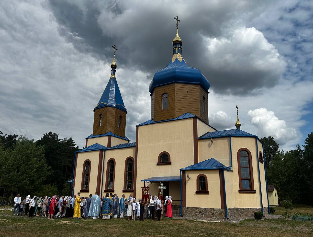 Сарни. Архіпастир очолив храмове святкування на парафії на честь Почаївської ікони Пресвятої Богородиці