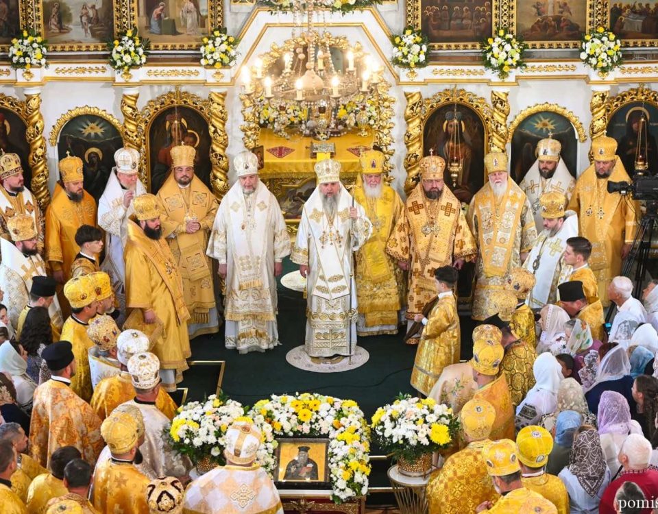 Чернівці. Єпископ Гавриїл співслужив Предстоятелю ПЦУ за Літургією та чином прославлення свят. Євгенія Буковинського