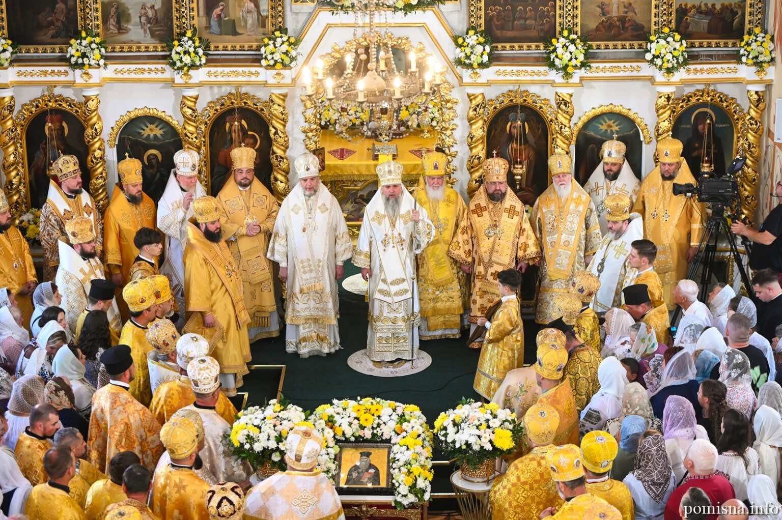 Чернівці. Єпископ Гавриїл співслужив Предстоятелю ПЦУ за Літургією та чином прославлення свят. Євгенія Буковинського